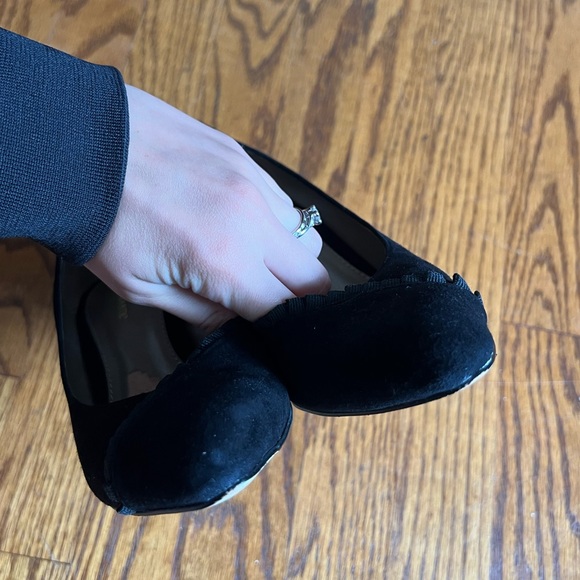 ▪️LIZ CLAIBORNE: Women’s 6.5, black suede pointed w/ruffle accent pumps▪️ - Picture 10 of 15